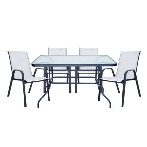 Conjunto de quatro cadeiras e uma mesa retangular cinzas para área externa